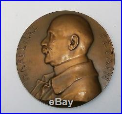 Médaille En Bronze. Maréchal Pétain Graveur Dammann 1922. Don De L'état Francais