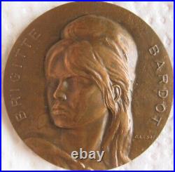 Médaille en bronze 1966. BRIGITTE BARDOT, par Claude LESOT