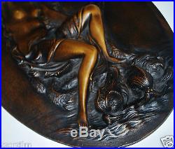 Médaillon Art Nouveau Ovale En Bronze Nymphe Accoudee Sur Une Vague