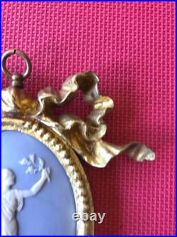 Medaillon Bronze Doré Plaque Porcelaine Dlg Wegwood XIX Eme Siecle