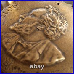 Médaillon ancien en bronze représentant Léon Gambetta, signé A. Gauvin 1883
