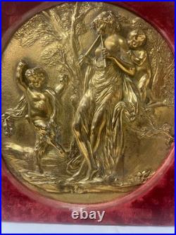 Médaillon rond a décor a l'antique en bronze doré XIX siècle