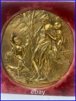 Médaillon rond a décor a l'antique en bronze doré XIX siècle