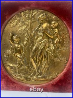 Médaillon rond a décor a l'antique en bronze doré XIX siècle