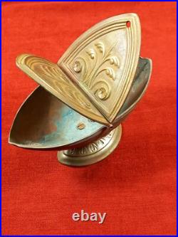 Navette à encens de style néoclassique XIXe siècle en bronze liturgie catholique