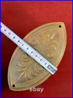 Navette à encens de style néoclassique XIXe siècle en bronze liturgie catholique