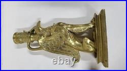 PAIRE DE BOUGEOIRS EN BRONZE DORE GRIFFONS DU XIX ème SIECLE