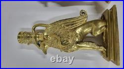 PAIRE DE BOUGEOIRS EN BRONZE DORE GRIFFONS DU XIX ème SIECLE