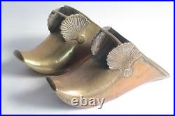 Paire d'étrier coquillage bronze Espagnol F. Barnes & co London XIXe siècle 