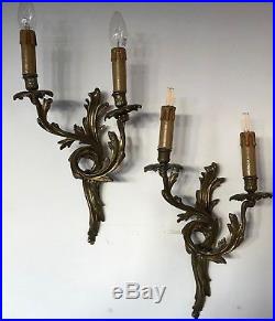 Paire dappliques louis XV deux bras de lumière bronze ciselé dore. XIX siècle
