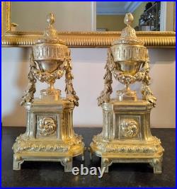 Paire de Chenets en bronze doré et ciselé Style Louis XVI, Époque XIXe siècle