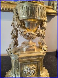 Paire de Chenets en bronze doré et ciselé Style Louis XVI, Époque XIXe siècle