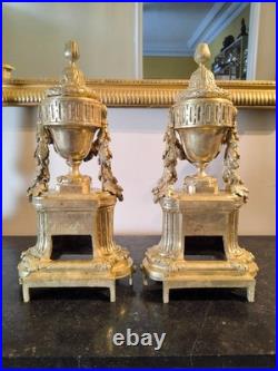 Paire de Chenets en bronze doré et ciselé Style Louis XVI, Époque XIXe siècle