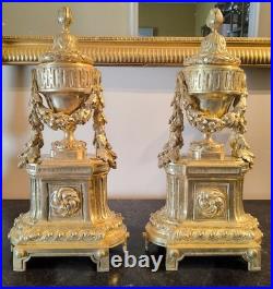 Paire de Chenets en bronze doré et ciselé Style Louis XVI, Époque XIXe siècle