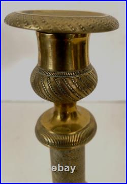 Paire de bougeoirs de style Louis XVI en bronze ciselé et doré XIXe siècle