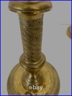 Paire de bougeoirs de style Louis XVI en bronze ciselé et doré XIXe siècle