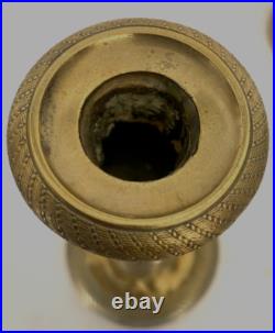 Paire de bougeoirs de style Louis XVI en bronze ciselé et doré XIXe siècle Paire de bougeoirs de style Louis XVI en bronze ciselé et doré XIXe siècle