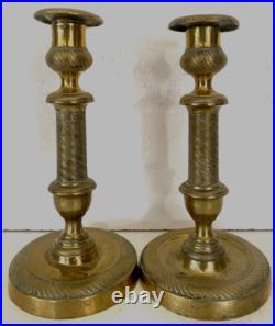 Paire de bougeoirs de style Louis XVI en bronze ciselé et doré XIXe siècle