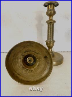 Paire de bougeoirs de style Louis XVI en bronze ciselé et doré XIXe siècle