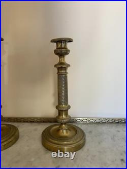 Paire de bougeoirs de style Louis XVI en bronze doré ciselé France XIXe siècle