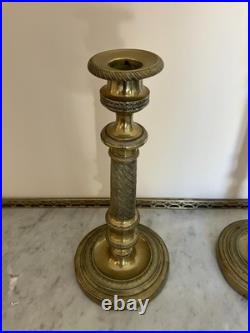 Paire de bougeoirs de style Louis XVI en bronze doré ciselé France XIXe siècle