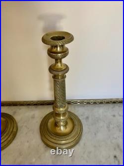 Paire de bougeoirs de style Louis XVI en bronze doré ciselé France XIXe siècle