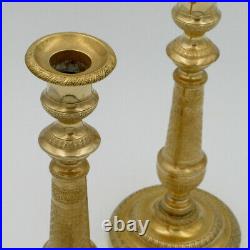 Paire de bougeoirs en bronze doré et guilloché début XIXè siècle. Candlestick