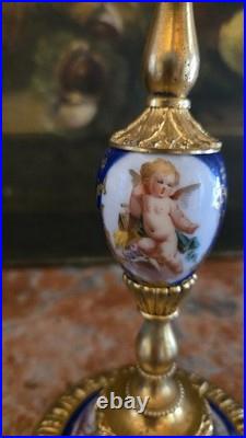 Paire de bougeoirs en bronze doré et porcelaine style Louis XVI, XIXe siècle