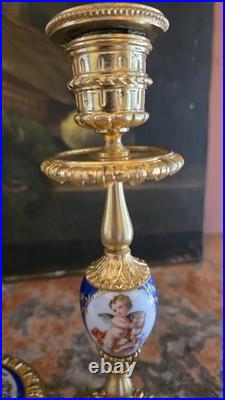 Paire de bougeoirs en bronze doré et porcelaine style Louis XVI, XIXe siècle