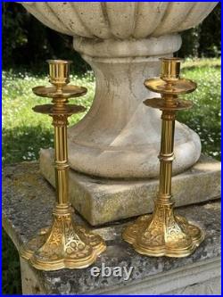 Paire de bougeoirs néo-gothiques en bronze doré fin XIXe siècle