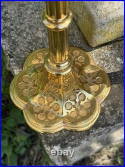 Paire de bougeoirs néo-gothiques en bronze doré fin XIXe siècle