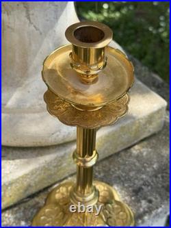 Paire de bougeoirs néo-gothiques en bronze doré fin XIXe siècle