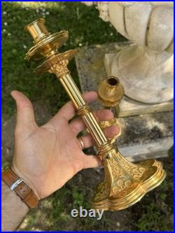 Paire de bougeoirs néo-gothiques en bronze doré fin XIXe siècle