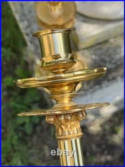 Paire de bougeoirs néo-gothiques en bronze doré fin XIXe siècle