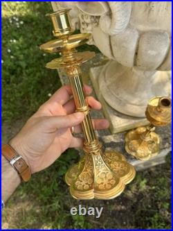 Paire de bougeoirs néo-gothiques en bronze doré fin XIXe siècle