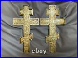 Paire de crucifix russes anciens en bronze doré, XIXe siècle