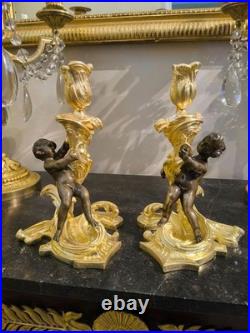 Paire de flambeaux aux putti, style Louis XV, d'après Meissonnier XIXe siècle