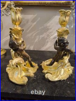 Paire de flambeaux aux putti, style Louis XV, d'après Meissonnier XIXe siècle