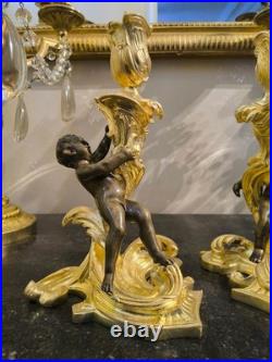 Paire de flambeaux aux putti, style Louis XV, d'après Meissonnier XIXe siècle