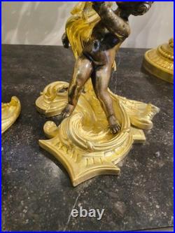 Paire de flambeaux aux putti, style Louis XV, d'après Meissonnier XIXe siècle