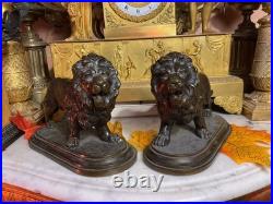 Paire de lions en bronze Fin XVIIIe / Première moitié XIXe siècle