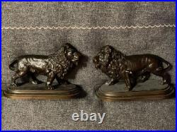 Paire de lions en bronze Fin XVIIIe / Première moitié XIXe siècle