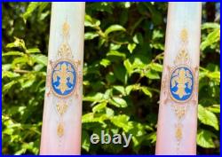 Paire de vases Charles X en opaline et bronze doré forme Médicis XIX siècle Paire de vases Charles X en opaline et bronze doré forme Médicis XIX siècle