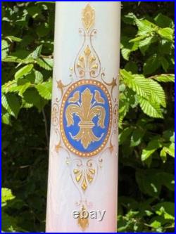 Paire de vases Charles X en opaline et bronze doré forme Médicis XIX siècle Paire de vases Charles X en opaline et bronze doré forme Médicis XIX siècle