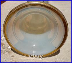 Paire de vases Charles X en opaline et bronze doré forme Médicis XIX siècle Paire de vases Charles X en opaline et bronze doré forme Médicis XIX siècle