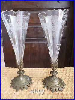 Paire de vases cornets en cristal et bronze XIXe siècle