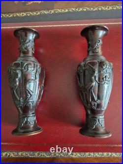 Paire de vases en bronze du Japon époque Meiji XIXè siècle hauteur 24,2 cm Paire de vases en bronze du Japon époque Meiji XIXè siècle hauteur 24,2 cm