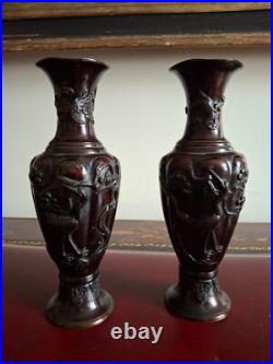 Paire de vases en bronze du Japon époque Meiji XIXè siècle hauteur 24,2 cm Paire de vases en bronze du Japon époque Meiji XIXè siècle hauteur 24,2 cm