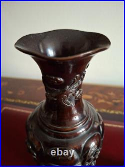 Paire de vases en bronze du Japon époque Meiji XIXè siècle hauteur 24,2 cm Paire de vases en bronze du Japon époque Meiji XIXè siècle hauteur 24,2 cm