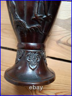 Paire de vases en bronze du Japon époque Meiji XIXè siècle hauteur 24,2 cm Paire de vases en bronze du Japon époque Meiji XIXè siècle hauteur 24,2 cm